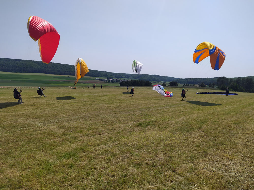 Gleitschirme in Schlechtenfeld